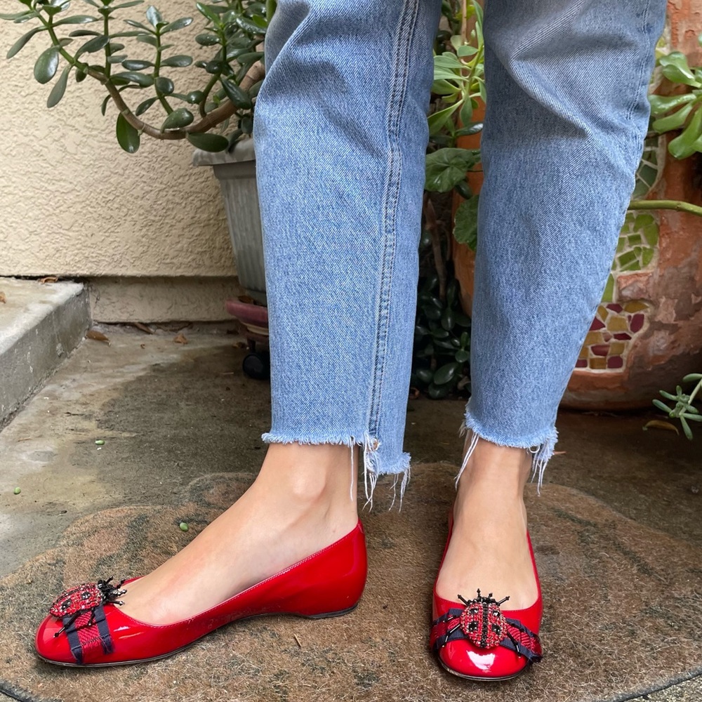 Dark red Gucci patent leather flats with sparkly ladybug 🐞 in the box